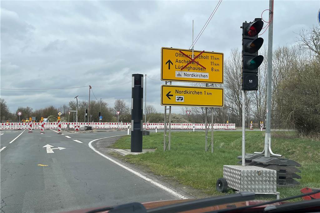 Deutliche Verzögerung bei Sanierung: L810 länger gesperrt Die Beschilderung hat bei manchen Autofahrern für Schwierigkeiten gesorgt.