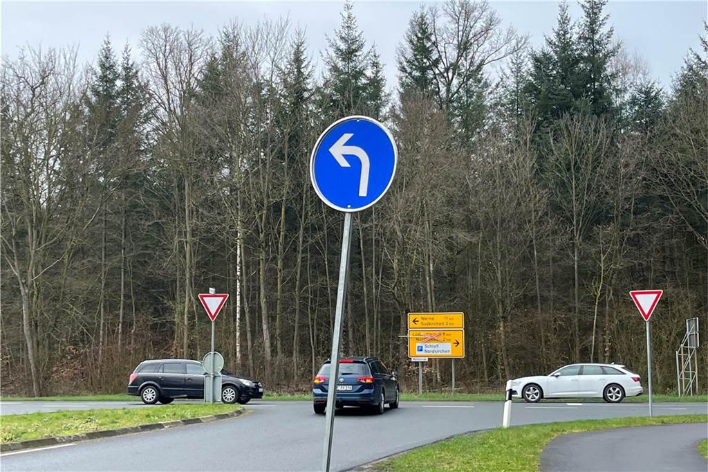 Bauarbeiten an L810: Datum für die Freigabe der Straße steht fest Die Beschilderung sorgte vor allem zu Beginn der Bauarbeiten bei manchen Autofahrern für Verwirrung.