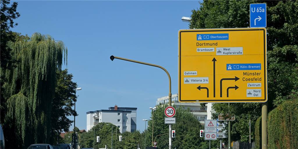 Die Beschilderung zur A2 in Fahrrichtung Oberhausen wurde in Lünen noch nicht den neuen Gegebenheiten angepasst. 
