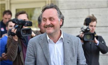 Die besten Bilder aus der Karriere des Peter Neururer.