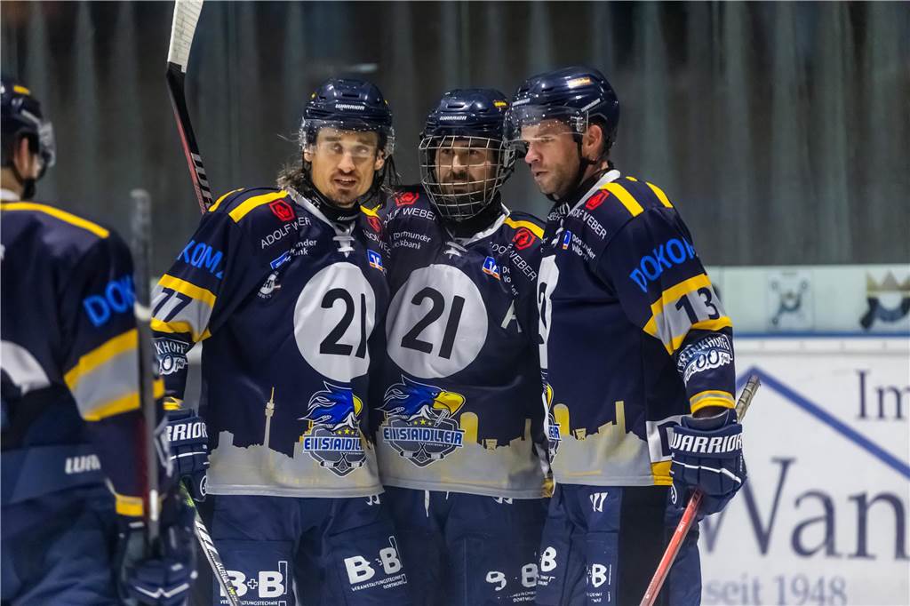 Die besten Bilder des 15:3-Eisadler-Erfolgs gegen die Disnlakener Kobras. 