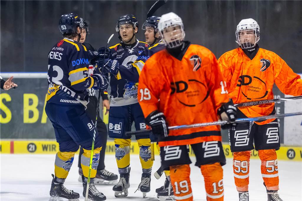 Die besten Bilder des 15:3-Eisadler-Erfolgs gegen die Disnlakener Kobras. 