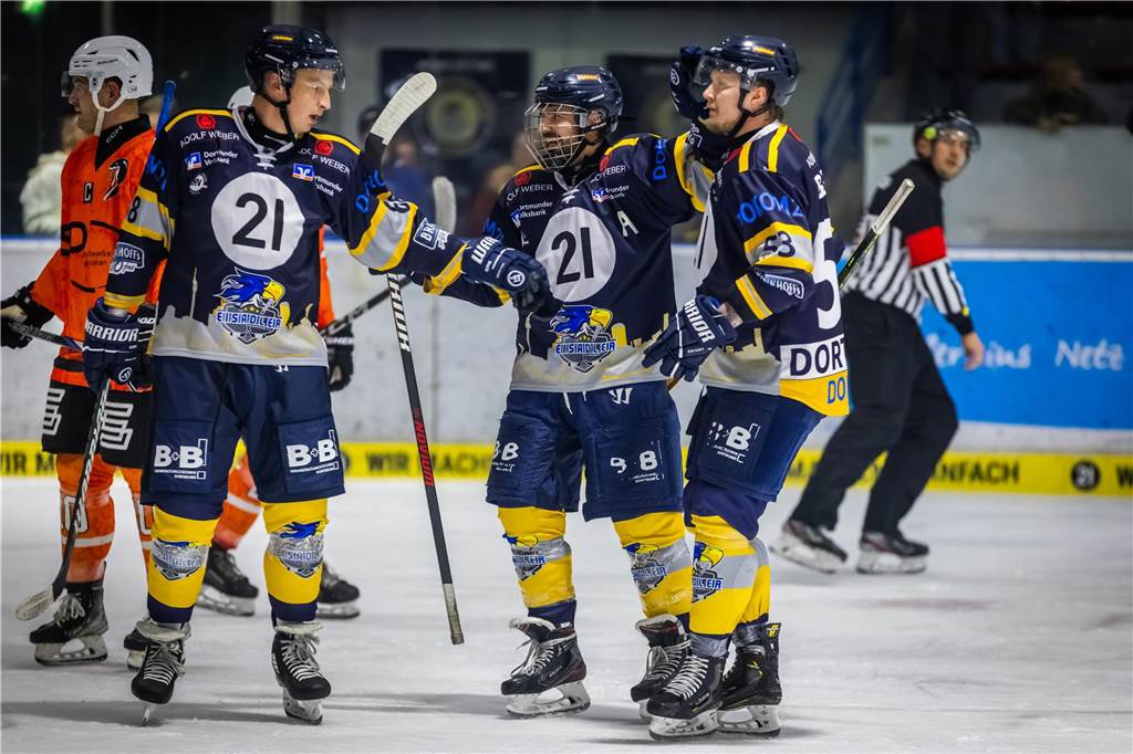 Die besten Bilder des 15:3-Eisadler-Erfolgs gegen die Disnlakener Kobras. 