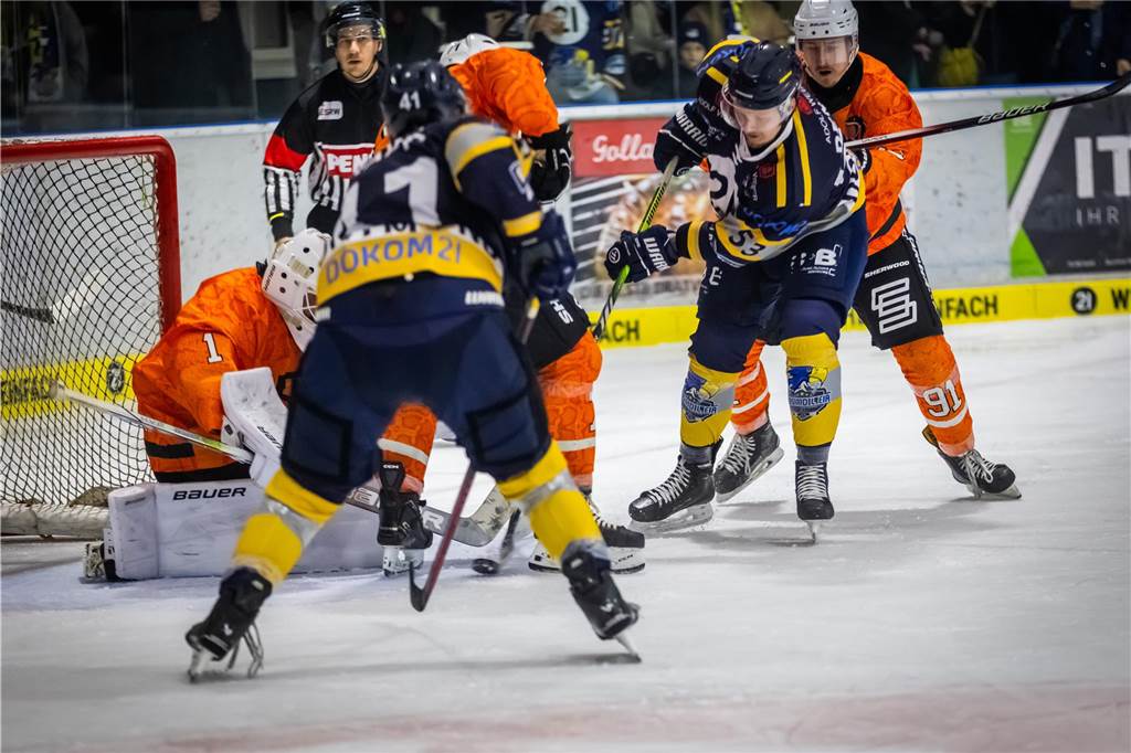 Die besten Bilder des 15:3-Eisadler-Erfolgs gegen die Disnlakener Kobras. 