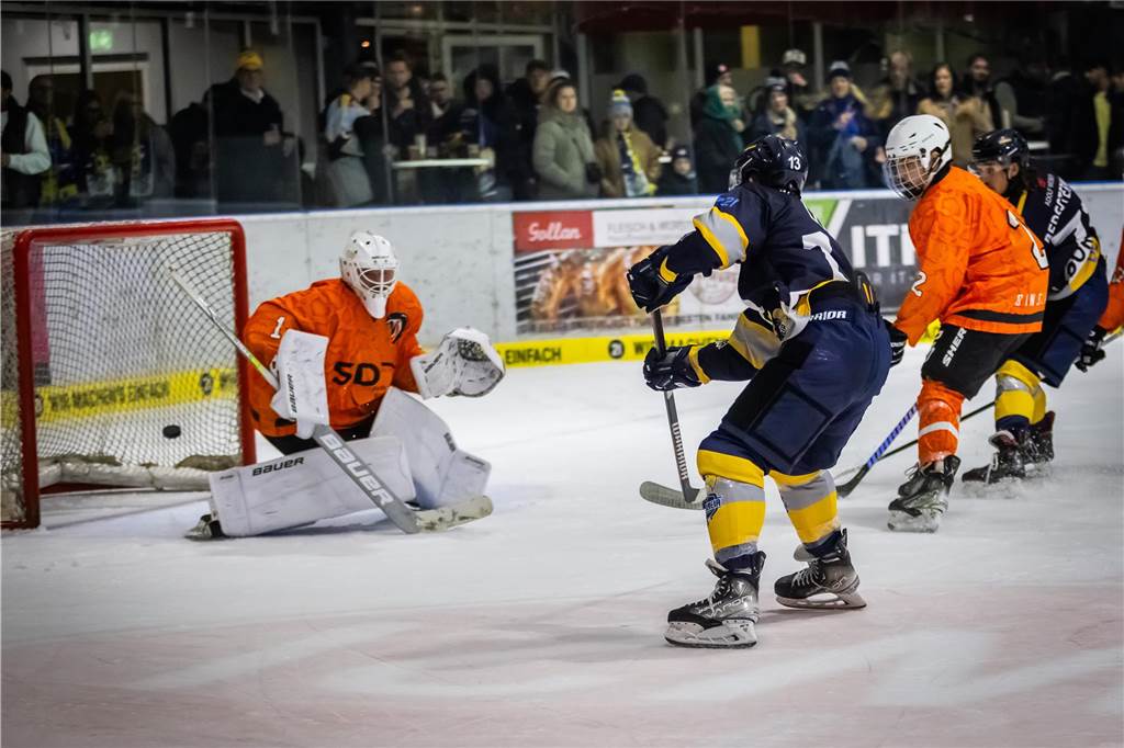 Die besten Bilder des 15:3-Eisadler-Erfolgs gegen die Disnlakener Kobras. 