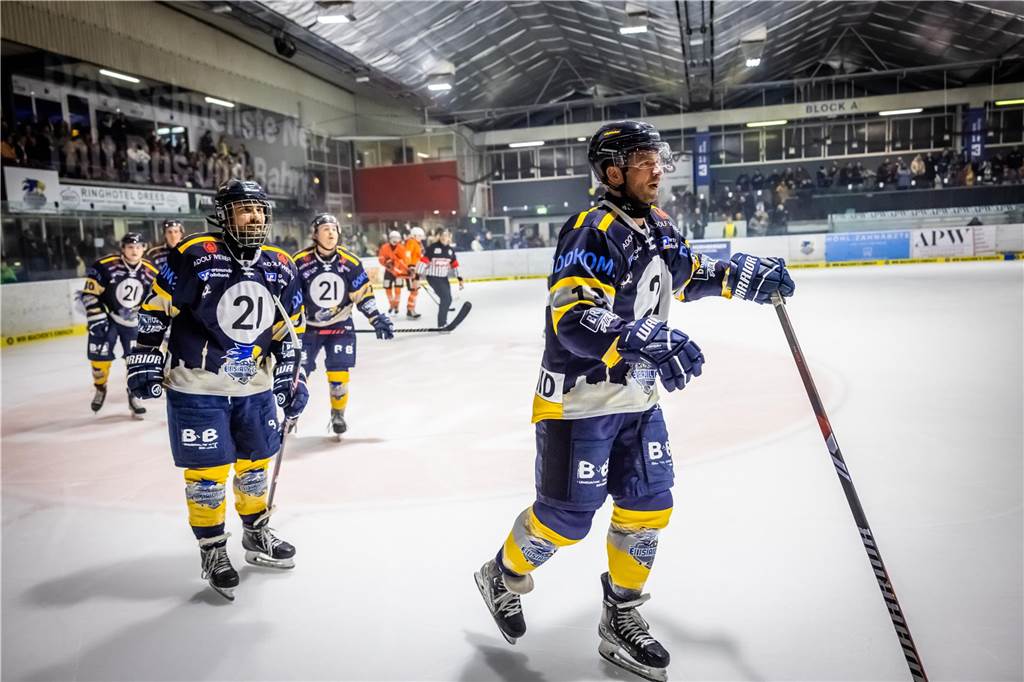 Die besten Bilder des 15:3-Eisadler-Erfolgs gegen die Disnlakener Kobras. 