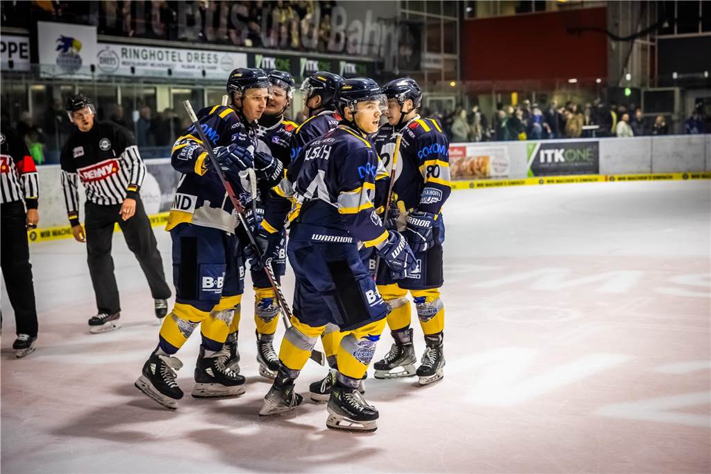 Die besten Bilder des 15:3-Eisadler-Erfolgs gegen die Disnlakener Kobras. 