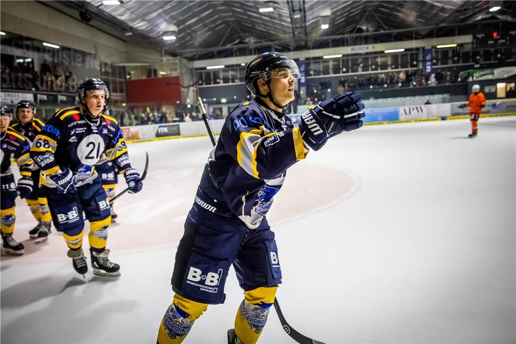 Die besten Bilder des 15:3-Eisadler-Erfolgs gegen die Disnlakener Kobras. 