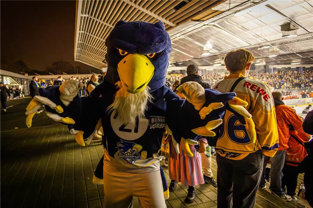 Die besten Bilder des 15:3-Eisadler-Erfolgs gegen die Disnlakener Kobras. 