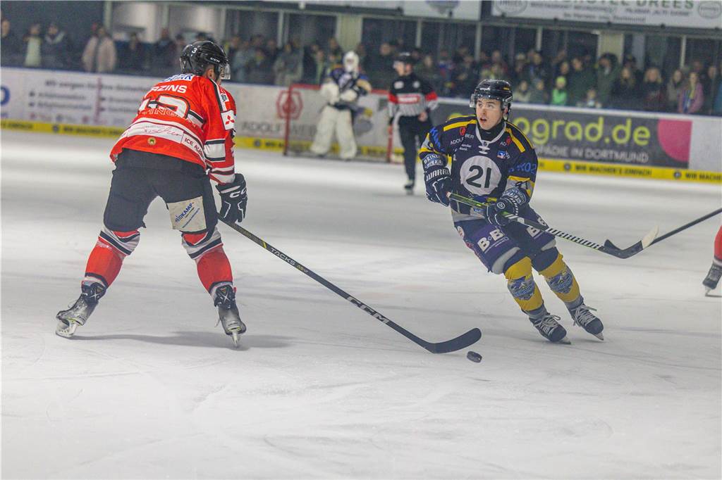 Dortmund erlebt Rekord-Kulisse bei den Eisadlern: Viele Fotos vom Finalspiel Die besten Bilder vom Eisadler-Erfolg gegen die Ratinger Ice Aliens (4:2) in Playoff-Spiel drei. 3300 Zuschauer waren im Eissportzentrum an der Westfalenhalle - Rekordkulisse.