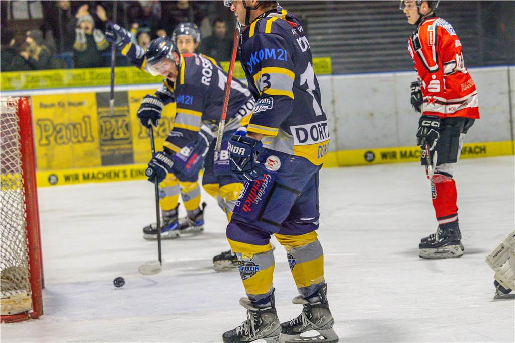 Dortmund erlebt Rekord-Kulisse bei den Eisadlern: Viele Fotos vom Finalspiel Die besten Bilder vom Eisadler-Erfolg gegen die Ratinger Ice Aliens (4:2) in Playoff-Spiel drei. 3300 Zuschauer waren im Eissportzentrum an der Westfalenhalle - Rekordkulisse.