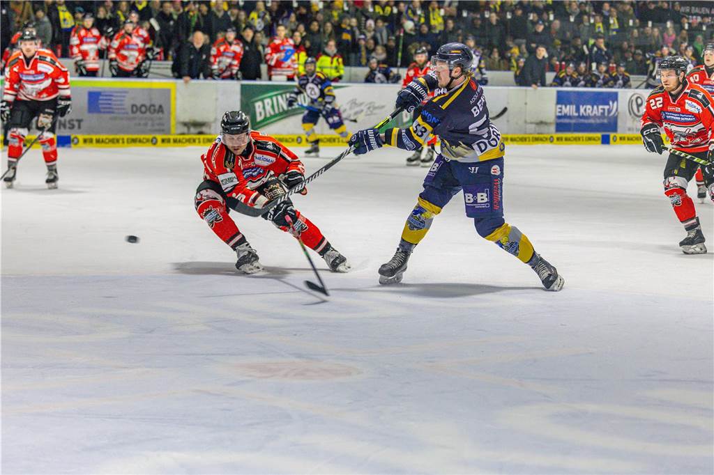 Dortmund erlebt Rekord-Kulisse bei den Eisadlern: Viele Fotos vom Finalspiel Die besten Bilder vom Eisadler-Erfolg gegen die Ratinger Ice Aliens (4:2) in Playoff-Spiel drei. 3300 Zuschauer waren im Eissportzentrum an der Westfalenhalle - Rekordkulisse.