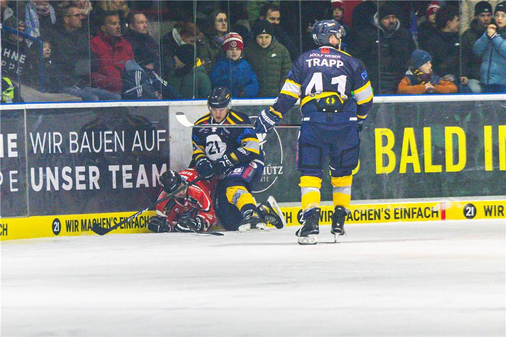Dortmund erlebt Rekord-Kulisse bei den Eisadlern: Viele Fotos vom Finalspiel Die besten Bilder vom Eisadler-Erfolg gegen die Ratinger Ice Aliens (4:2) in Playoff-Spiel drei. 3300 Zuschauer waren im Eissportzentrum an der Westfalenhalle - Rekordkulisse.