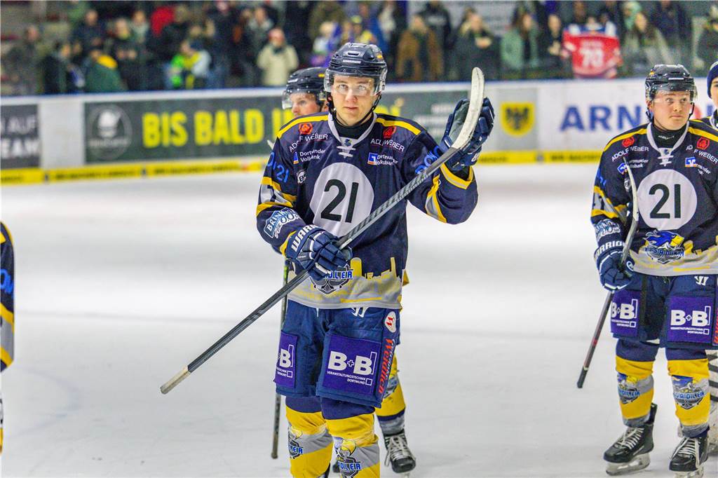 Dortmund erlebt Rekord-Kulisse bei den Eisadlern: Viele Fotos vom Finalspiel Die besten Bilder vom Eisadler-Erfolg gegen die Ratinger Ice Aliens (4:2) in Playoff-Spiel drei. 3300 Zuschauer waren im Eissportzentrum an der Westfalenhalle - Rekordkulisse.