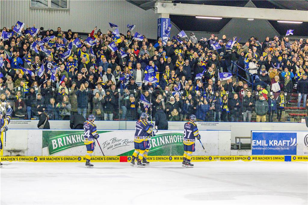 Dortmund erlebt Rekord-Kulisse bei den Eisadlern: Viele Fotos vom Finalspiel Die besten Bilder vom Eisadler-Erfolg gegen die Ratinger Ice Aliens (4:2) in Playoff-Spiel drei. 3300 Zuschauer waren im Eissportzentrum an der Westfalenhalle - Rekordkulisse.