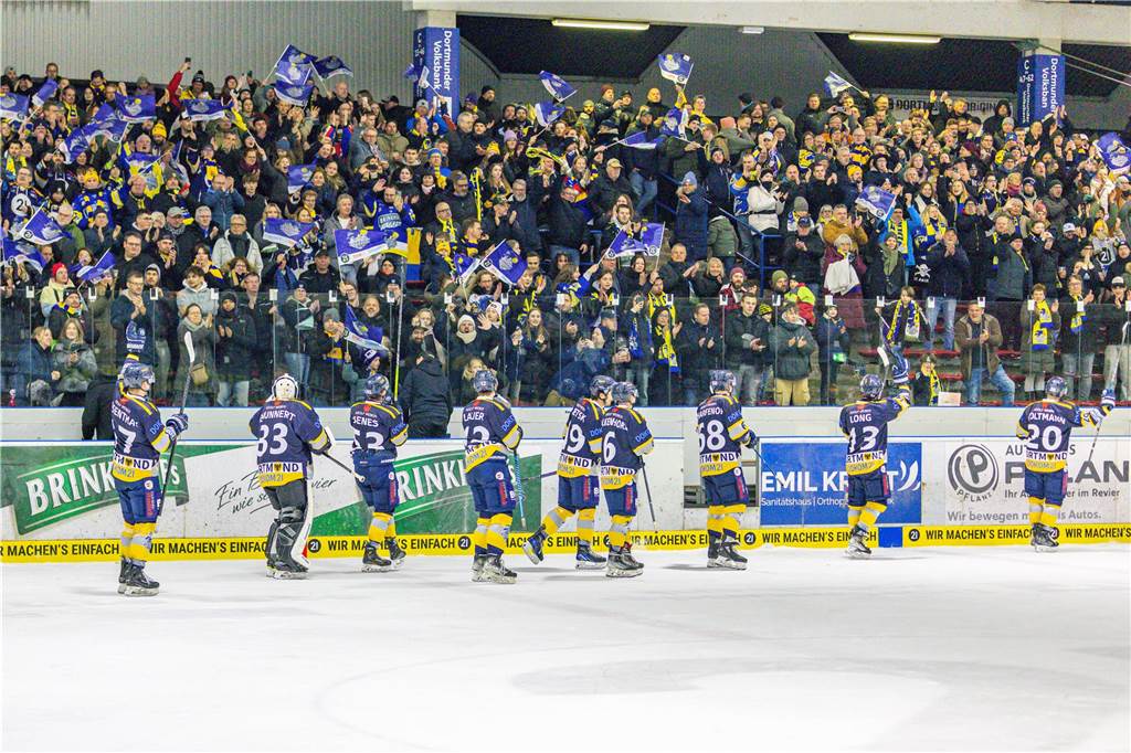 Dortmund erlebt Rekord-Kulisse bei den Eisadlern: Viele Fotos vom Finalspiel Die besten Bilder vom Eisadler-Erfolg gegen die Ratinger Ice Aliens (4:2) in Playoff-Spiel drei. 3300 Zuschauer waren im Eissportzentrum an der Westfalenhalle - Rekordkulisse.