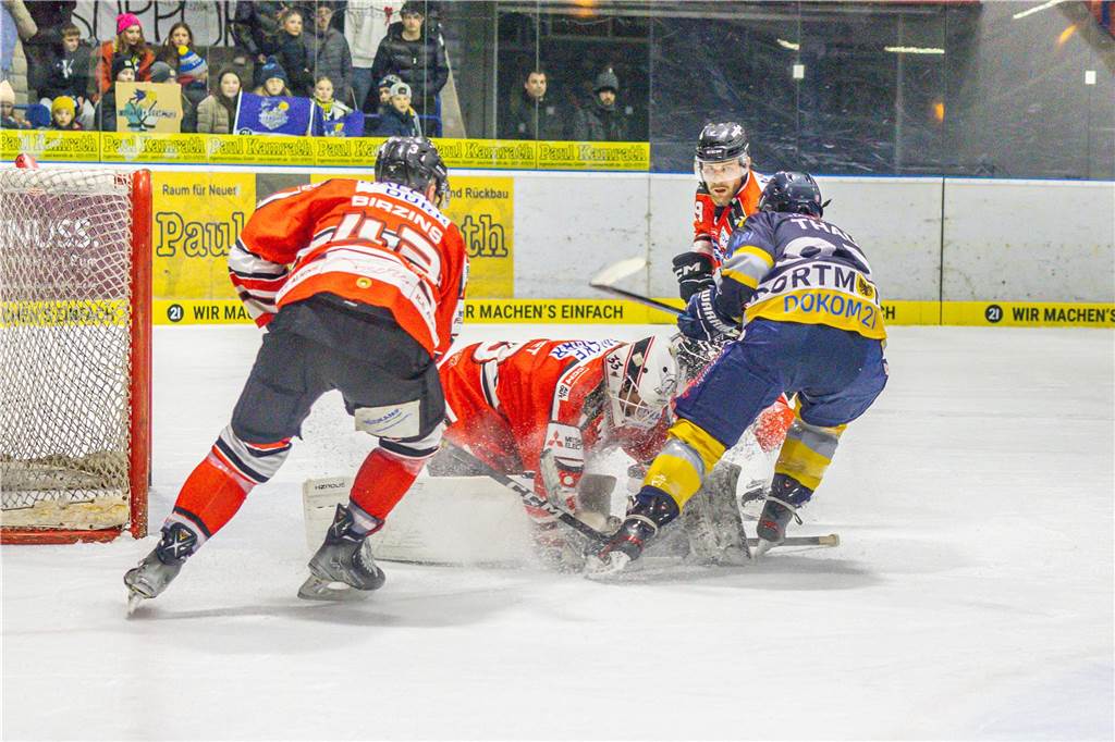 Dortmund erlebt Rekord-Kulisse bei den Eisadlern: Viele Fotos vom Finalspiel Die besten Bilder vom Eisadler-Erfolg gegen die Ratinger Ice Aliens (4:2) in Playoff-Spiel drei. 3300 Zuschauer waren im Eissportzentrum an der Westfalenhalle - Rekordkulisse.