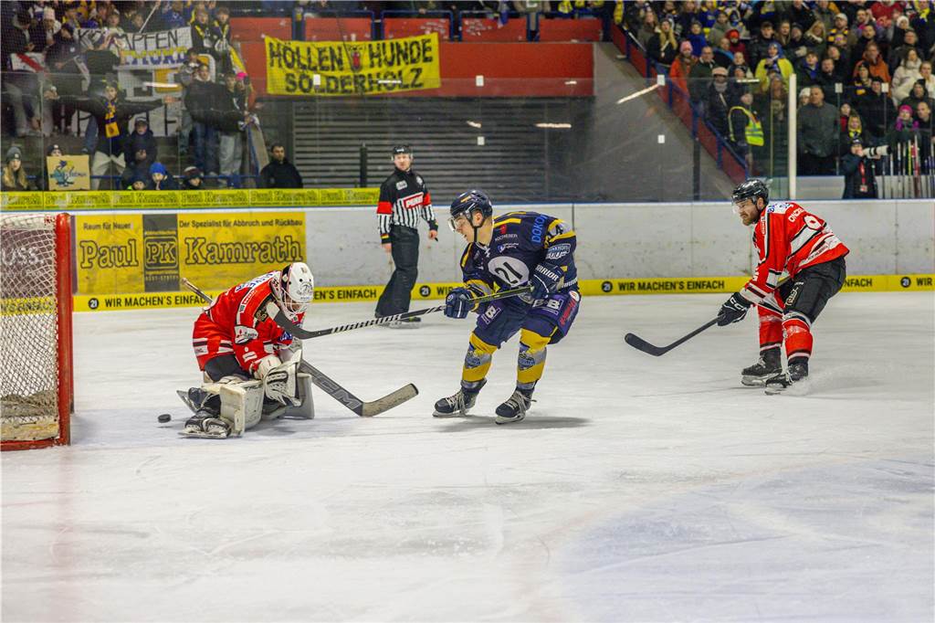 Dortmund erlebt Rekord-Kulisse bei den Eisadlern: Viele Fotos vom Finalspiel Die besten Bilder vom Eisadler-Erfolg gegen die Ratinger Ice Aliens (4:2) in Playoff-Spiel drei. 3300 Zuschauer waren im Eissportzentrum an der Westfalenhalle - Rekordkulisse.