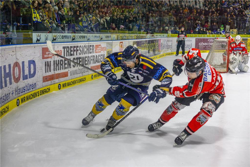 Dortmund erlebt Rekord-Kulisse bei den Eisadlern: Viele Fotos vom Finalspiel Die besten Bilder vom Eisadler-Erfolg gegen die Ratinger Ice Aliens (4:2) in Playoff-Spiel drei. 3300 Zuschauer waren im Eissportzentrum an der Westfalenhalle - Rekordkulisse.
