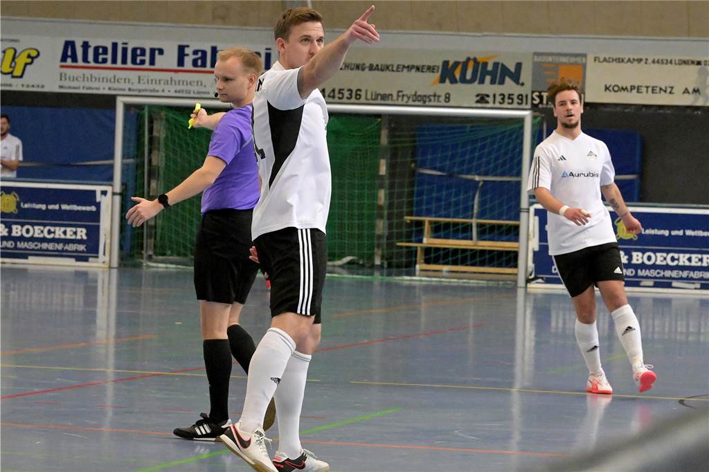 Die besten Bilder vom ersten Tag der Hallenstadtmeisterschaft Lünen.