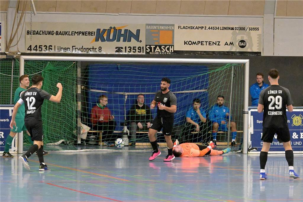 Die besten Bilder vom ersten Tag der Hallenstadtmeisterschaft Lünen.