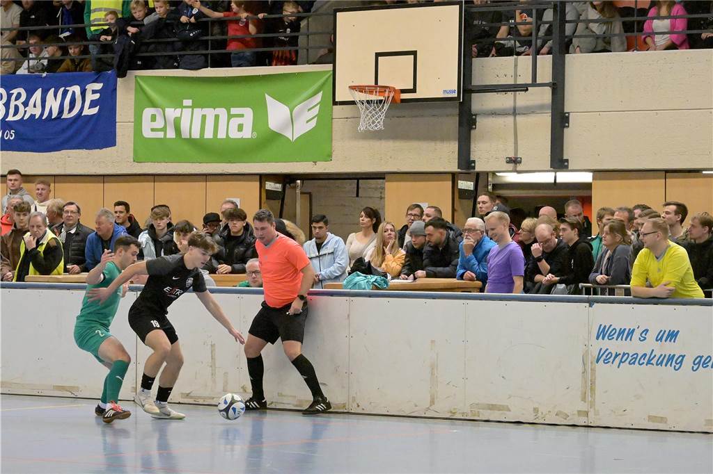 Die besten Bilder vom ersten Tag der Hallenstadtmeisterschaft Lünen.