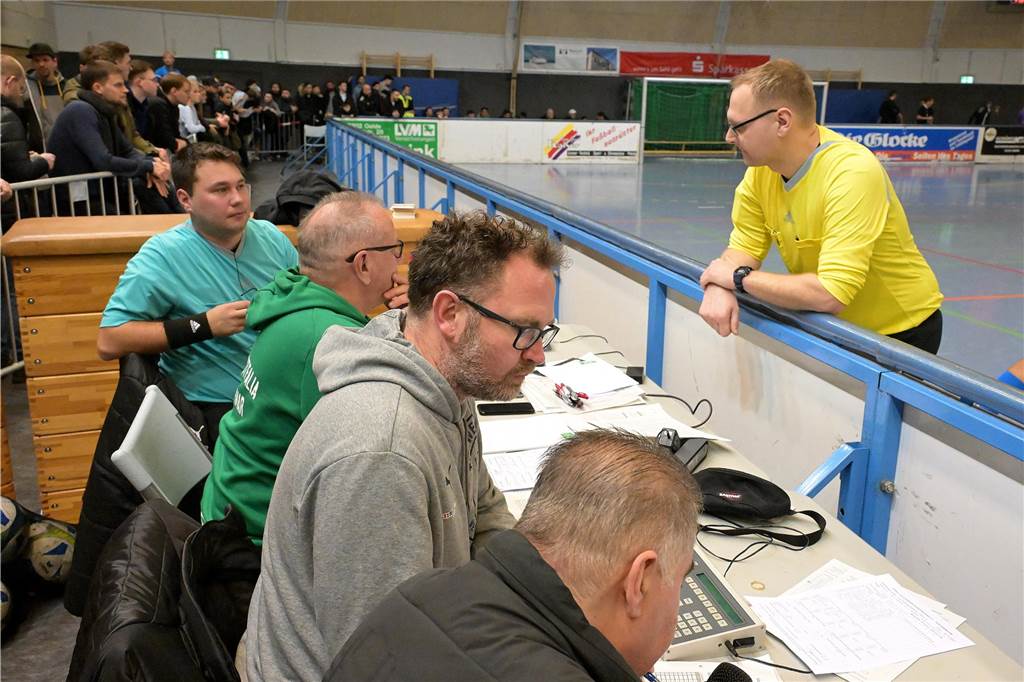 Die besten Bilder vom ersten Tag der Hallenstadtmeisterschaft Lünen.