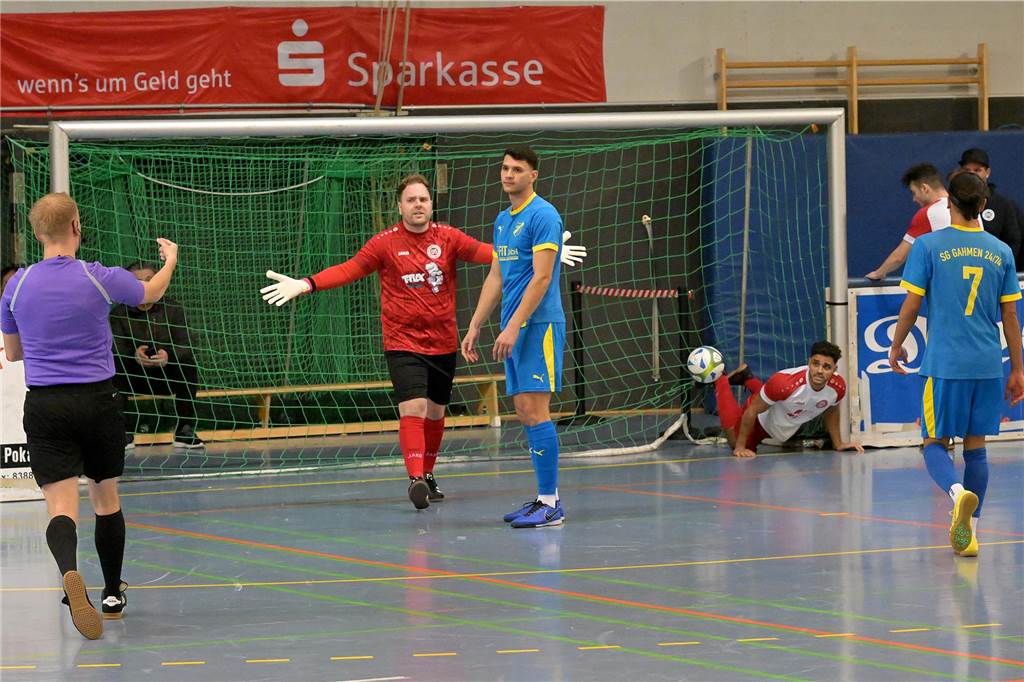 Die besten Bilder vom ersten Tag der Hallenstadtmeisterschaft Lünen.