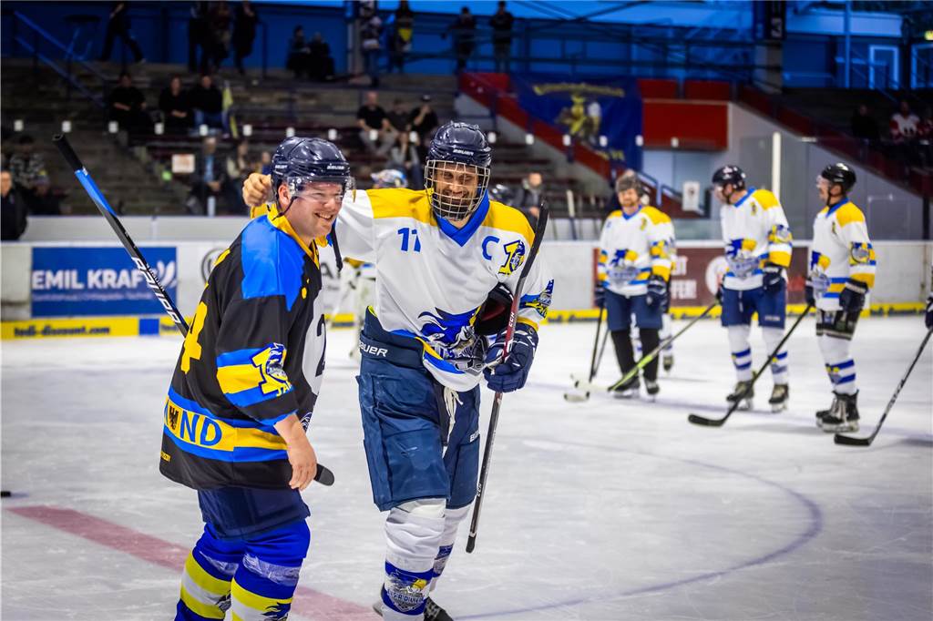 Die besten Bilder vom Jubiläumsspiel der Eisadler.