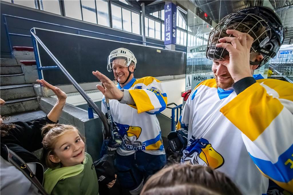 Die besten Bilder vom Jubiläumsspiel der Eisadler.