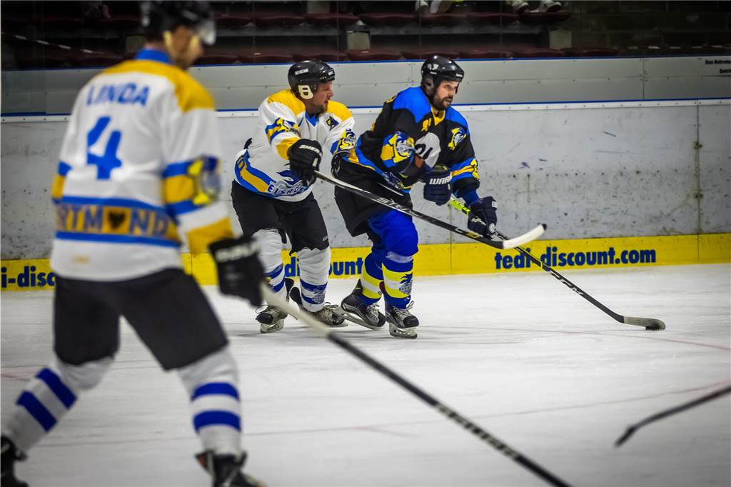 Die besten Bilder vom Jubiläumsspiel der Eisadler.