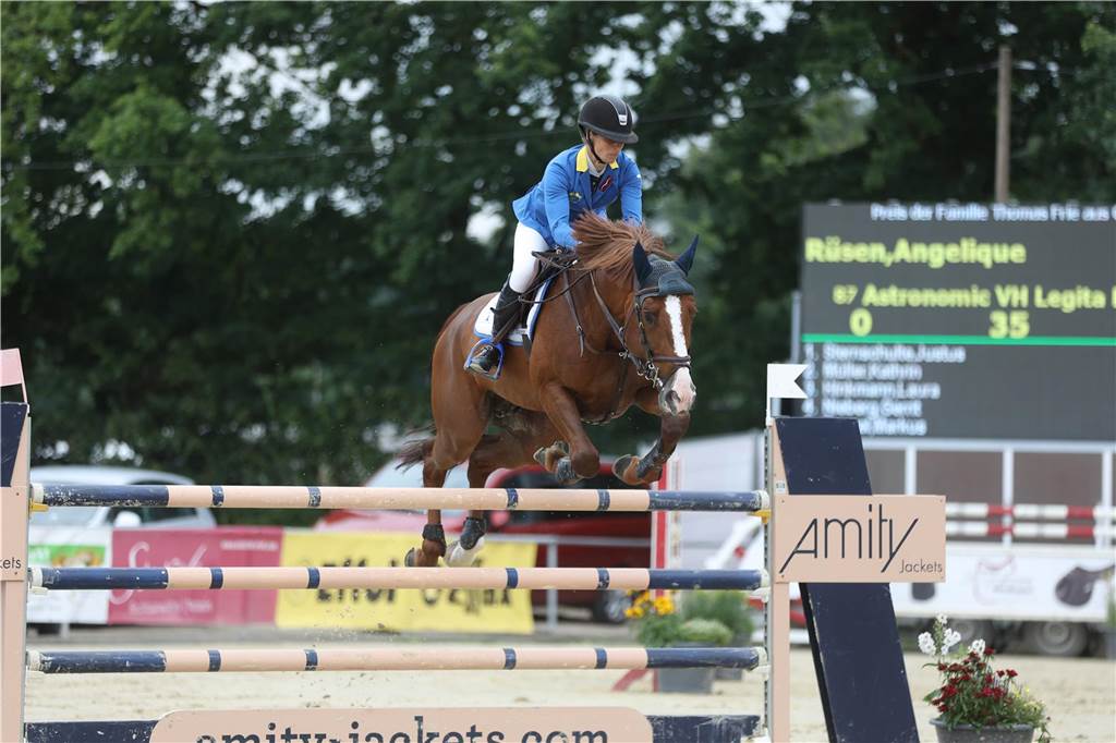 Die besten Bilder vom S*-Springen am Freitag der Vinnumer Reitertage 2024.
