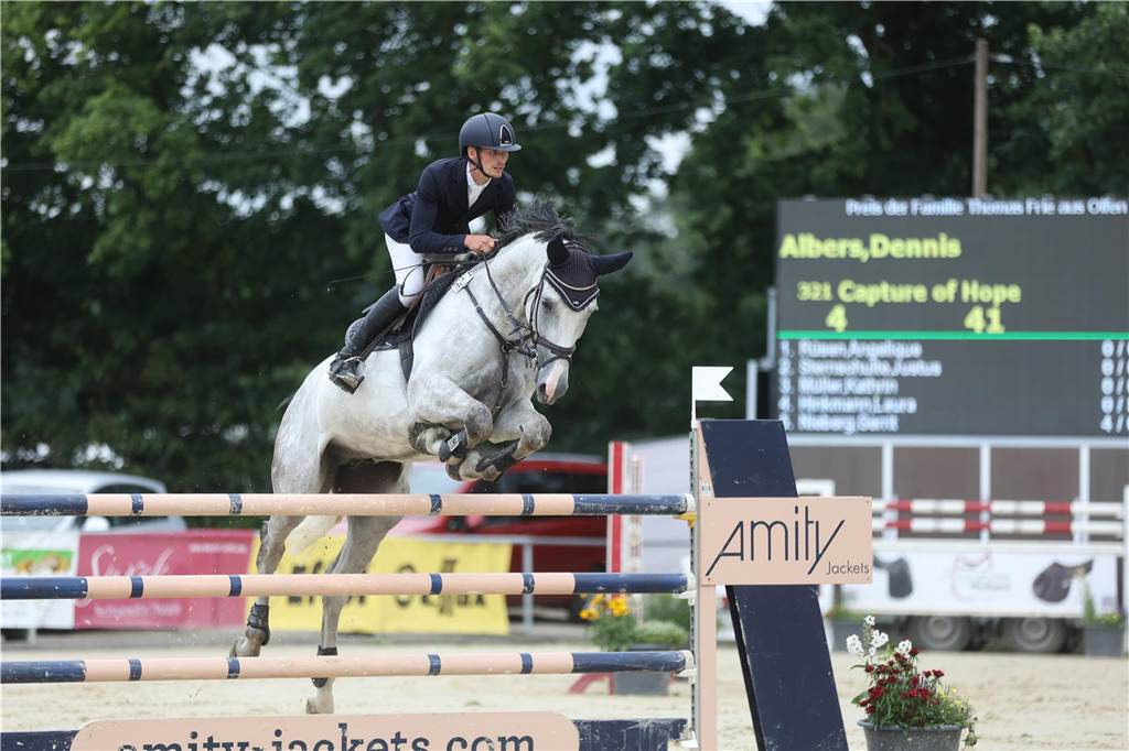 Die besten Bilder vom S*-Springen am Freitag der Vinnumer Reitertage 2024.