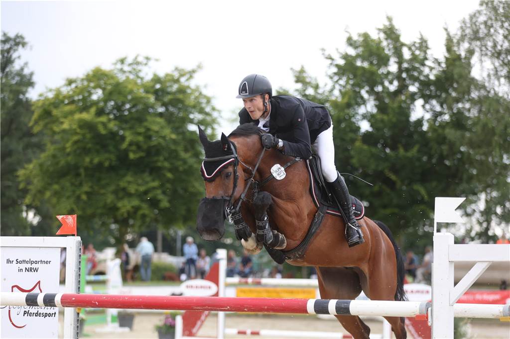 Die besten Bilder vom S*-Springen am Freitag der Vinnumer Reitertage 2024.