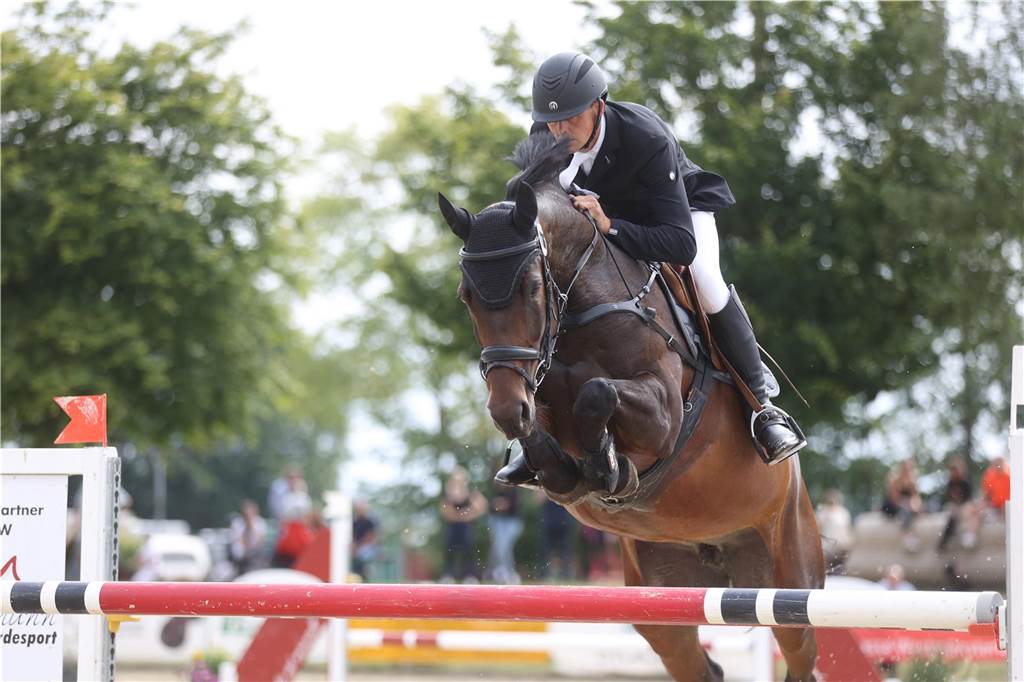 Die besten Bilder vom S*-Springen am Freitag der Vinnumer Reitertage 2024.