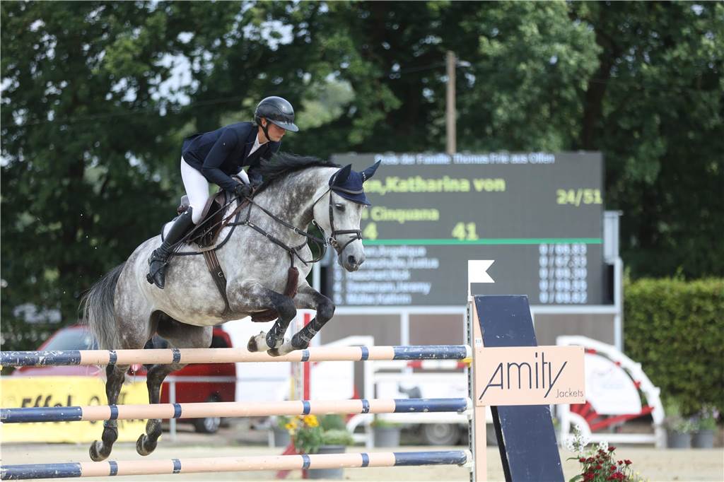 Die besten Bilder vom S*-Springen am Freitag der Vinnumer Reitertage 2024.