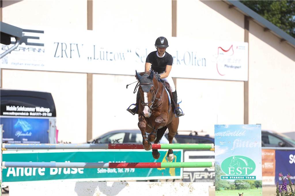 Die besten Bilder vom S*-Springen bei den Vinnumer Reitertagen.