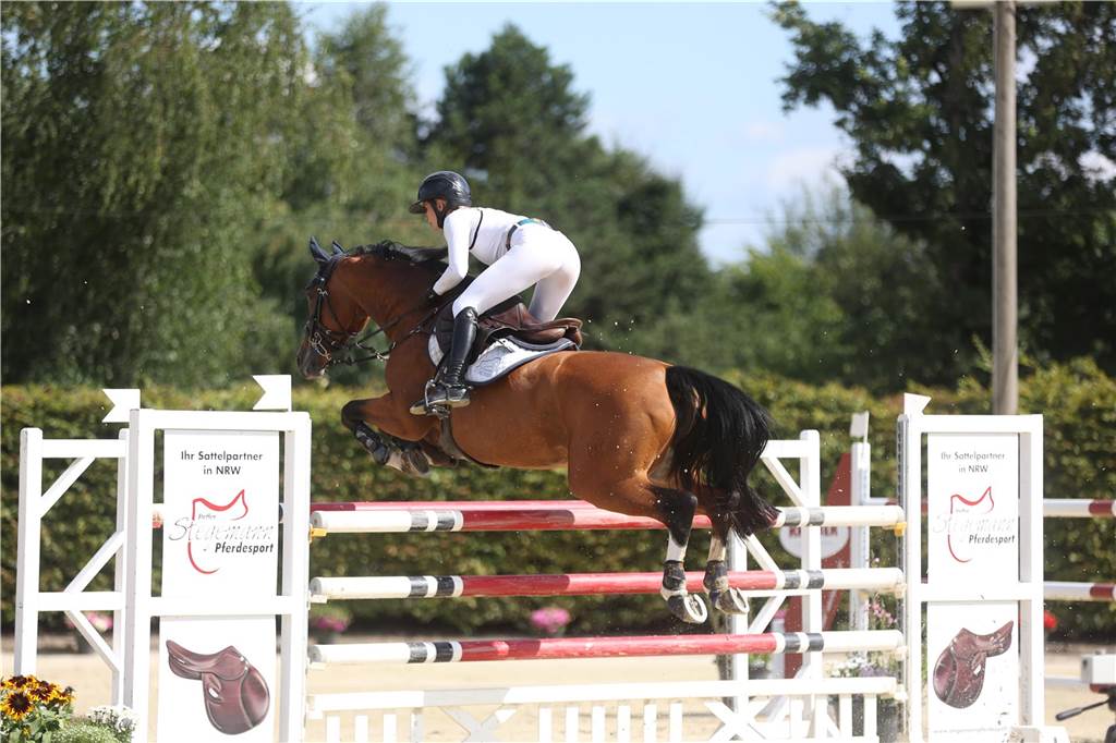 Die besten Bilder vom S*-Springen bei den Vinnumer Reitertagen.