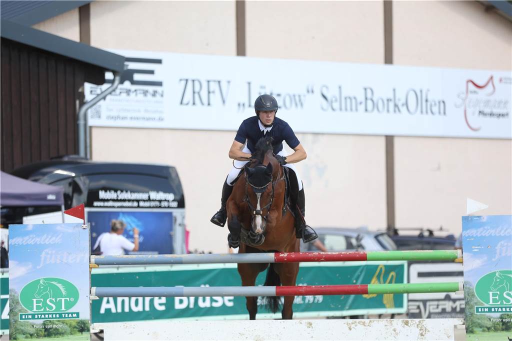 Die besten Bilder vom S*-Springen bei den Vinnumer Reitertagen.