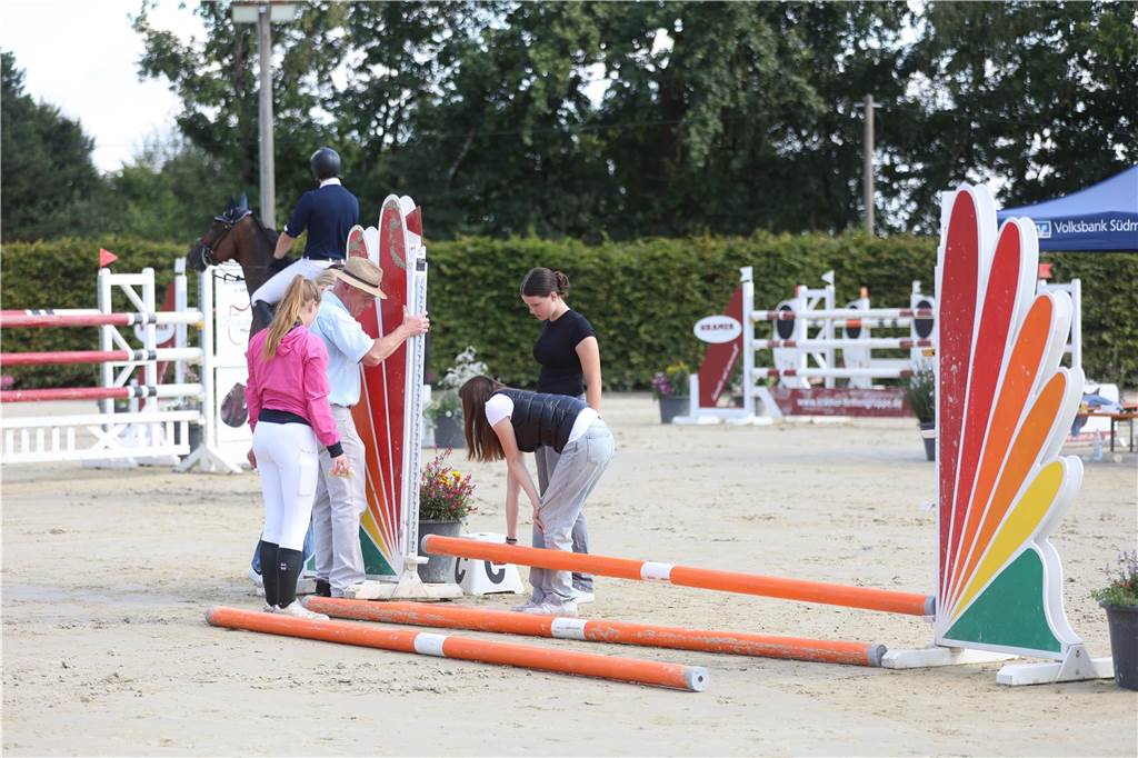 Die besten Bilder vom S*-Springen bei den Vinnumer Reitertagen.