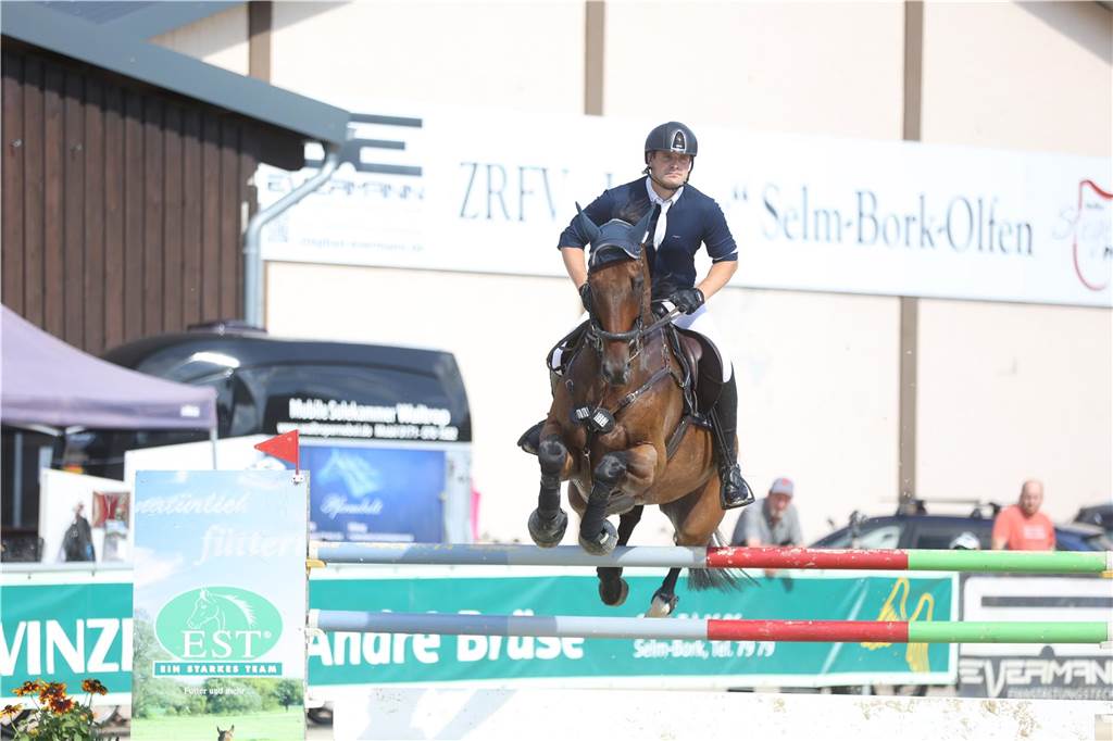 Die besten Bilder vom S*-Springen bei den Vinnumer Reitertagen.