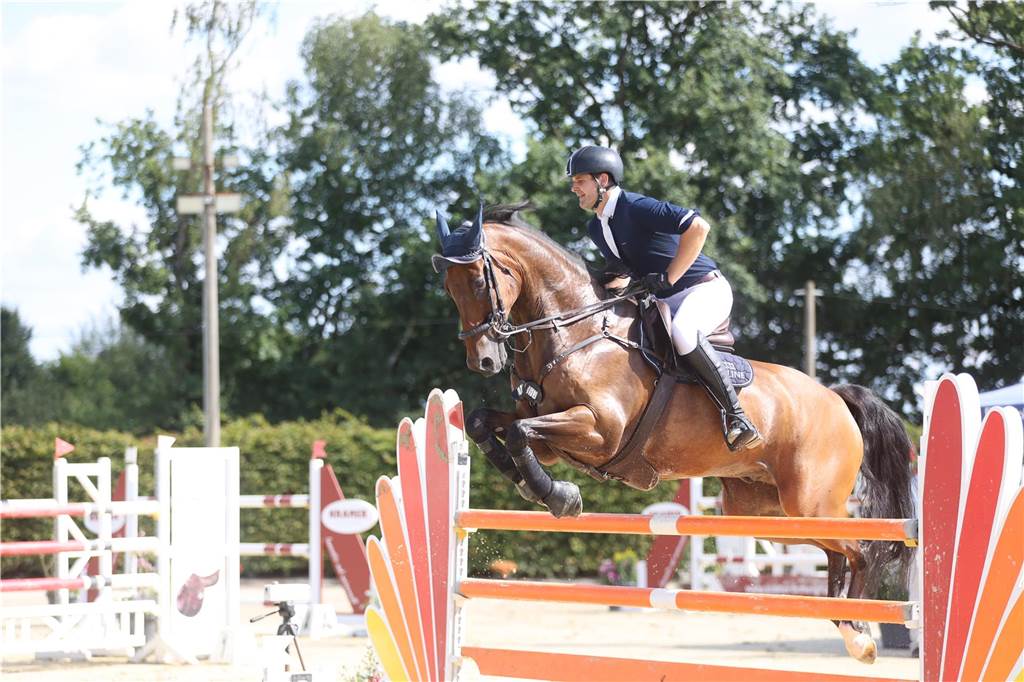 Die besten Bilder vom S*-Springen bei den Vinnumer Reitertagen.