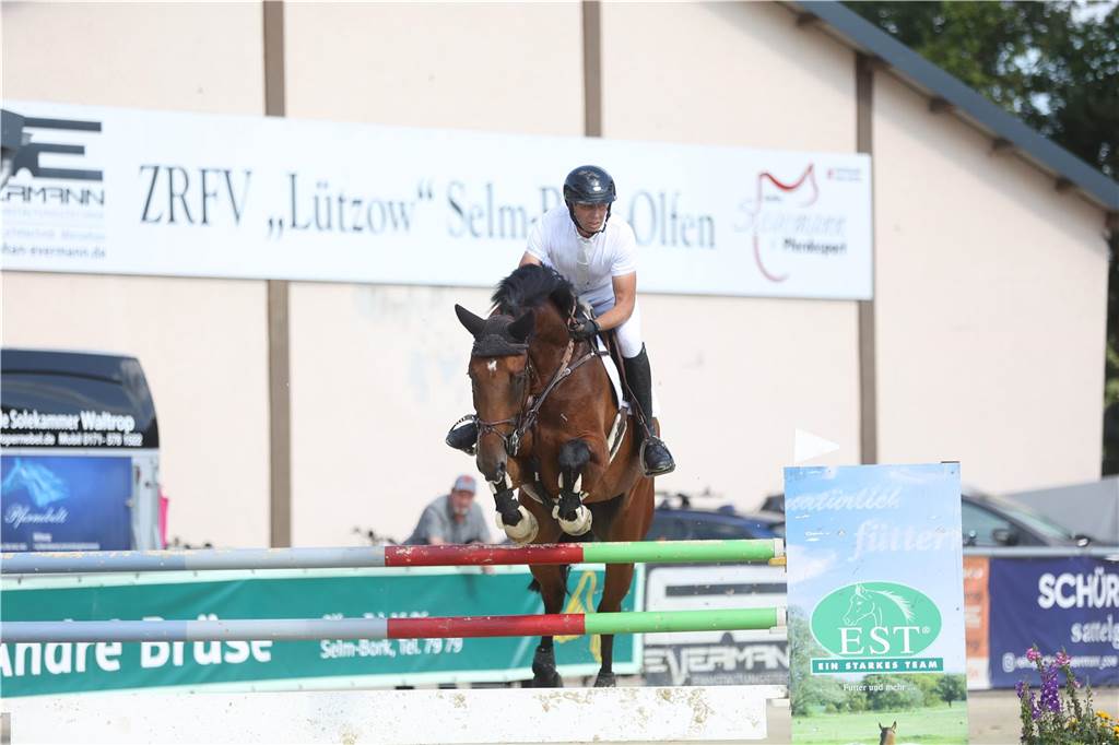 Die besten Bilder vom S*-Springen bei den Vinnumer Reitertagen.