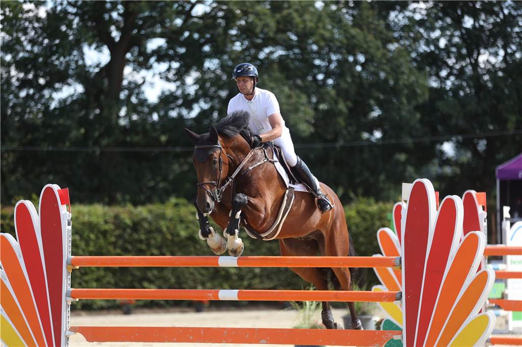 Die besten Bilder vom S*-Springen bei den Vinnumer Reitertagen.