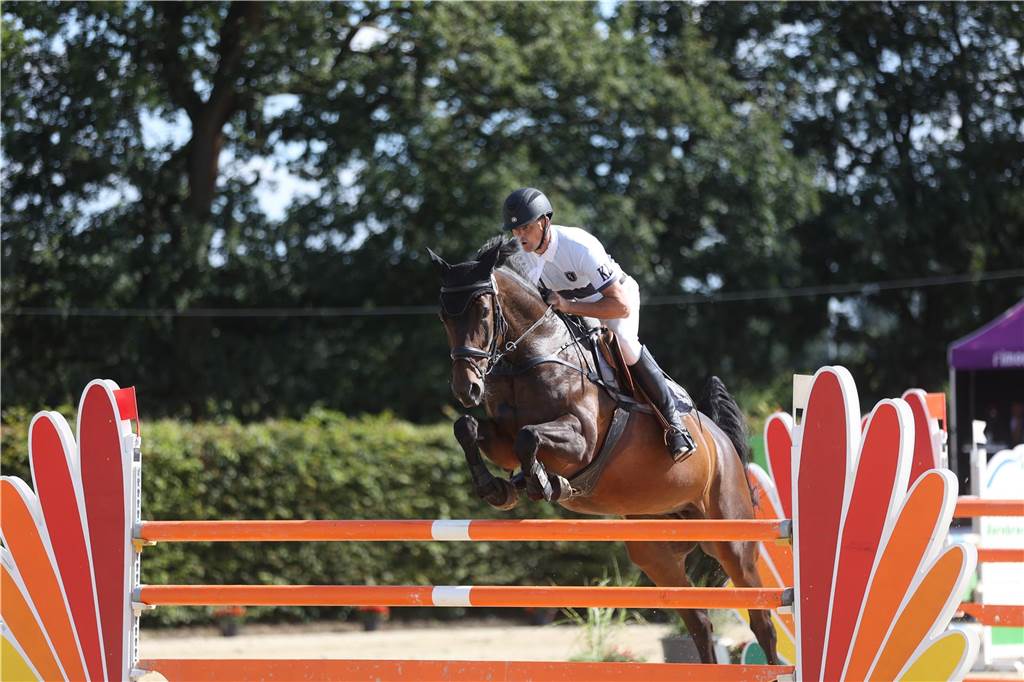 Die besten Bilder vom S*-Springen bei den Vinnumer Reitertagen.