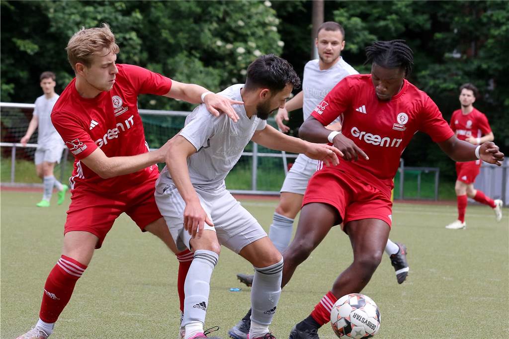 Die besten Bilder vom Spiel SV Brackel 06 gegen YEG Hassel. 