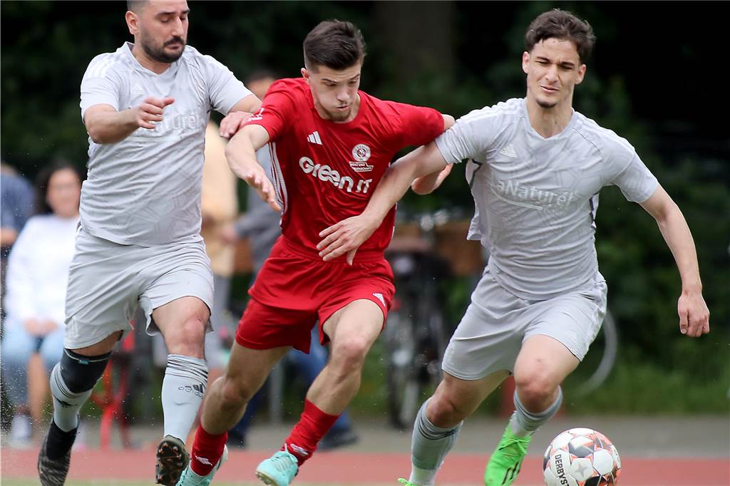 Die besten Bilder vom Spiel SV Brackel 06 gegen YEG Hassel. 