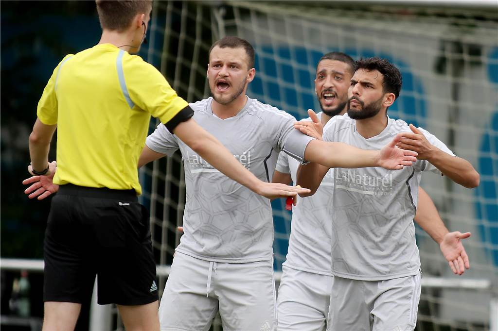 Die besten Bilder vom Spiel SV Brackel 06 gegen YEG Hassel. 