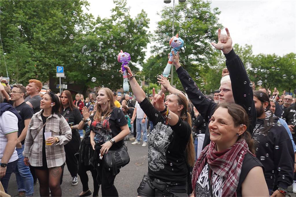 Die besten Bilder von Samstag (13. Juli) rund um die Alternative Stage beim Brunnenfest 2024 in Lünen.
