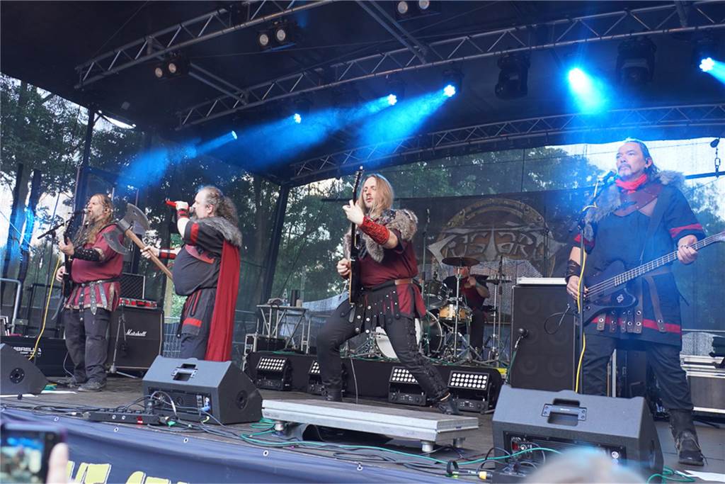 Die besten Bilder von Samstag (13. Juli) rund um die Alternative Stage beim Brunnenfest 2024 in Lünen.